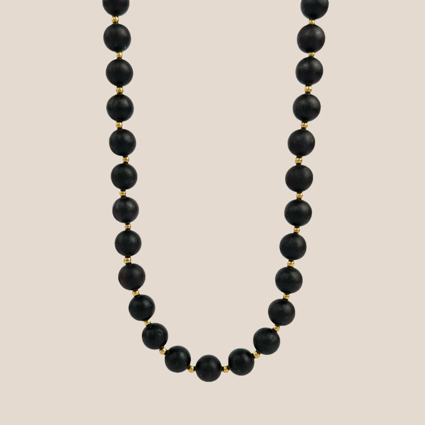 Schwarze Bernsteinkette "Bellum gold"