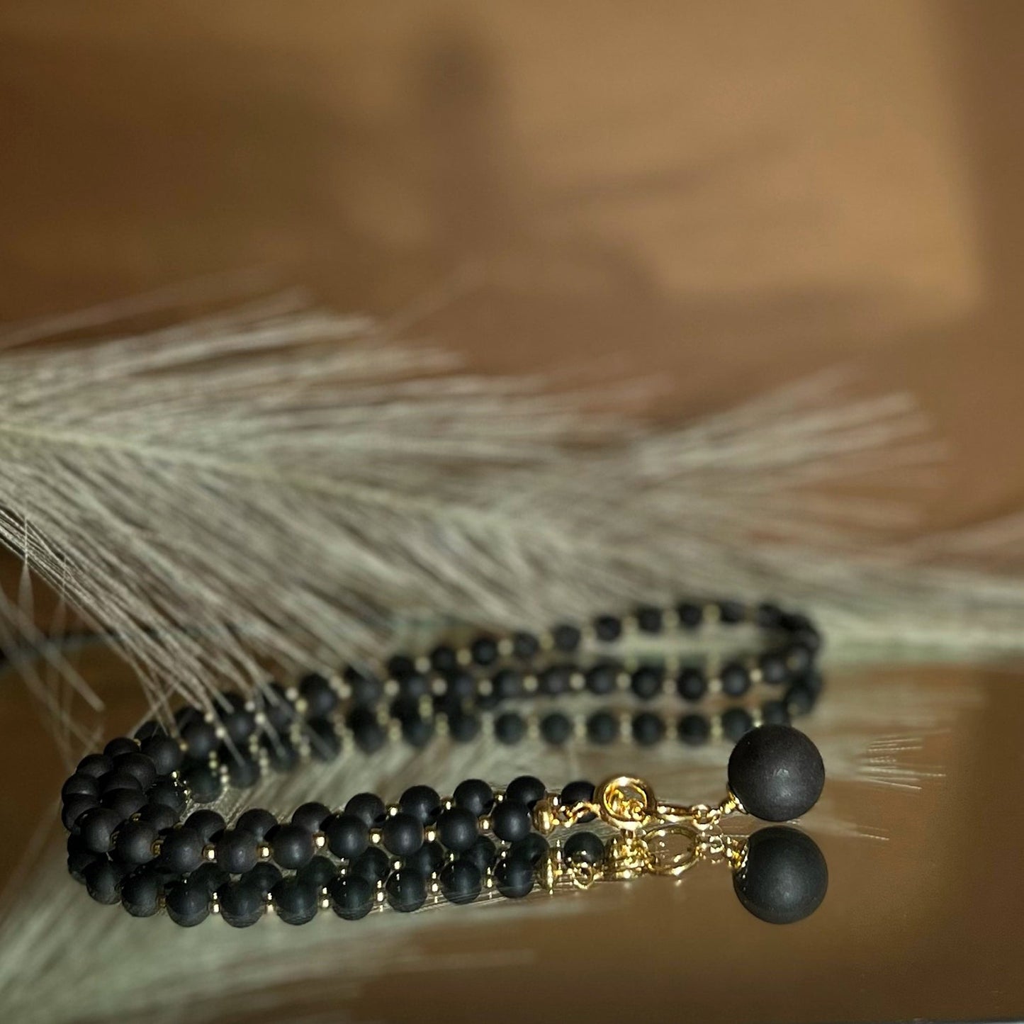 Black amber necklace "Bellum gold"