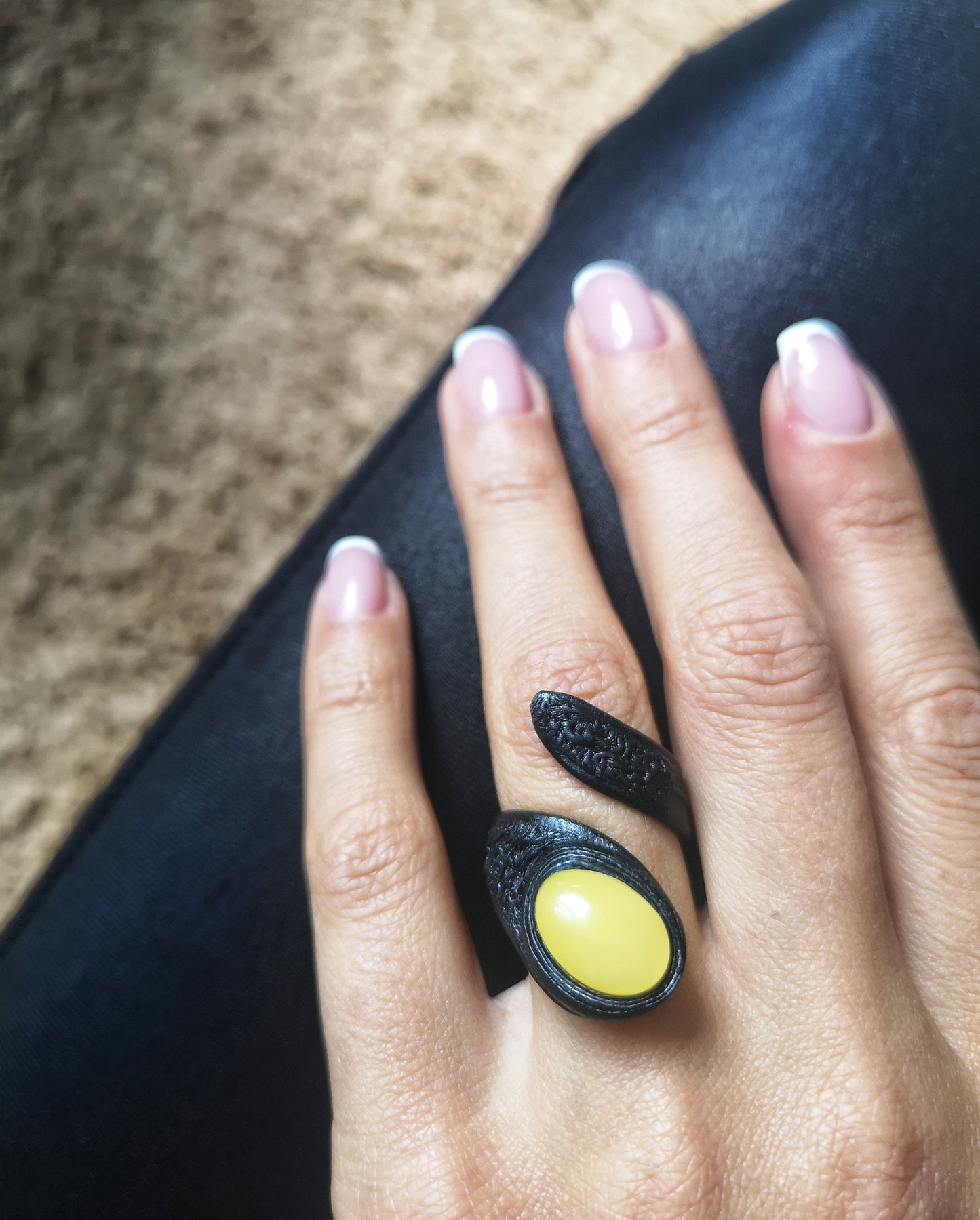 Ring with amber, size adjustable "Vibe"