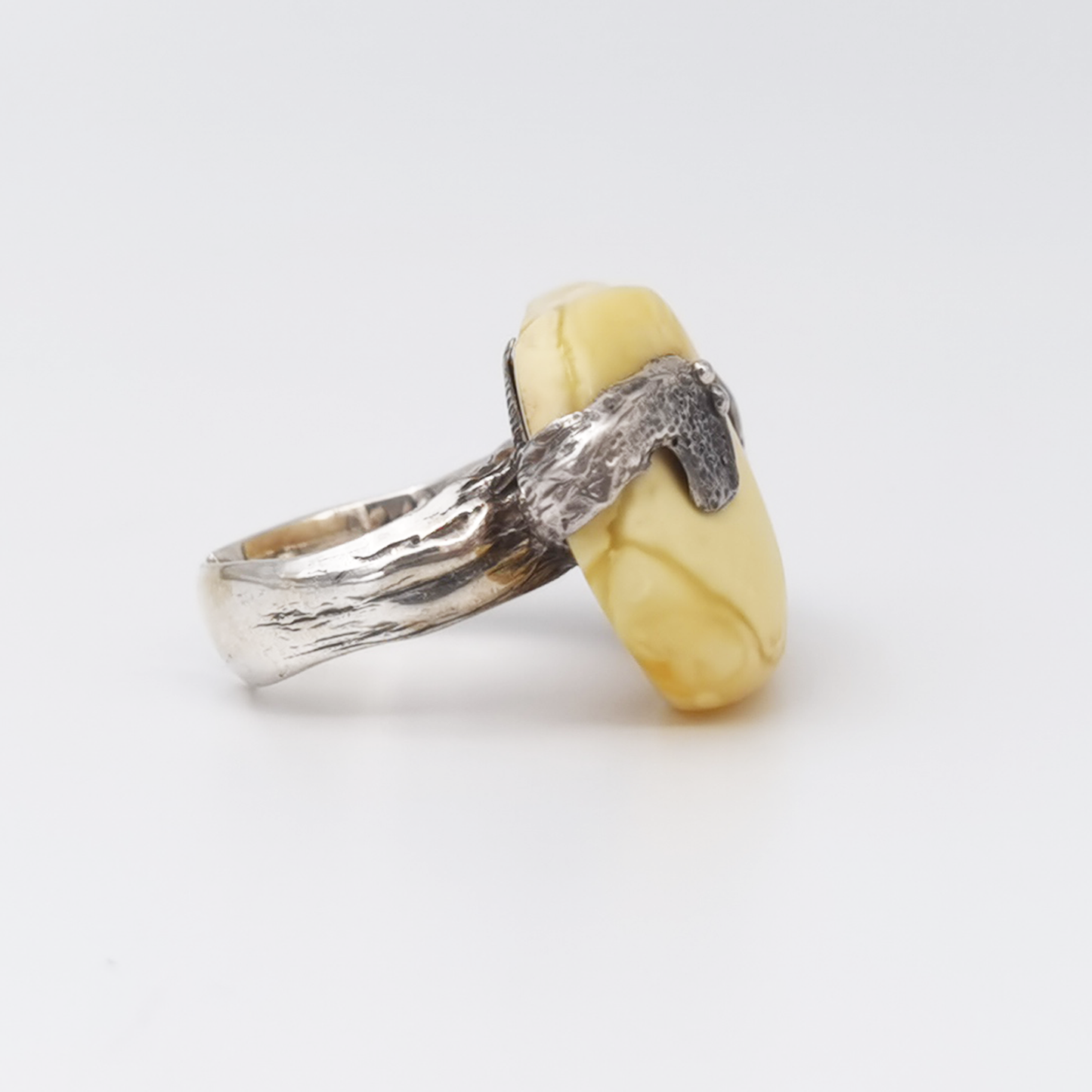 Silver 925 ring with amber "Cat"