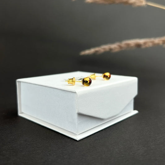 Emerald Flame – Green Faceted Baltic Amber Stud Earrings | 925 Silver or 18K Gold Finish