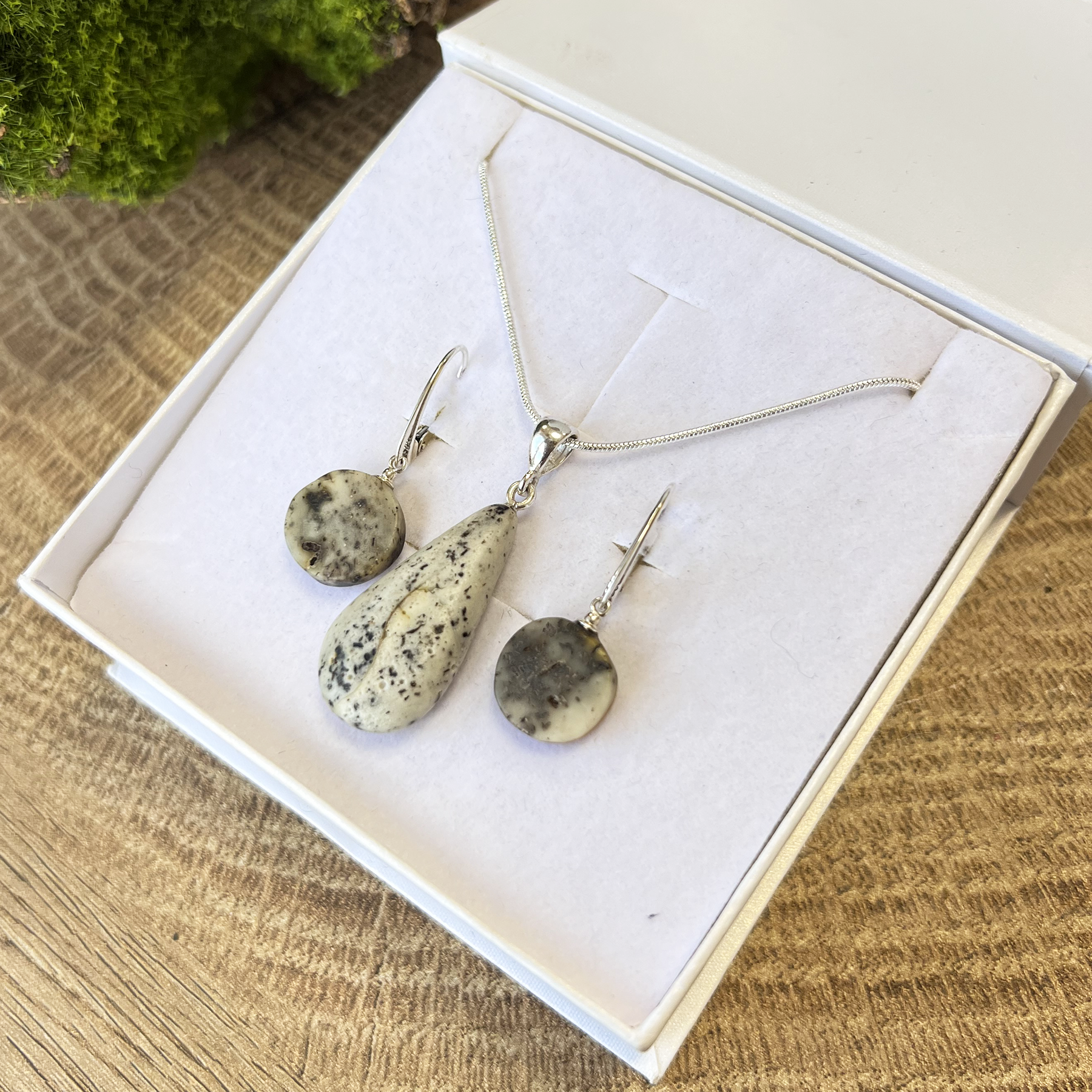 Amber set with silver 925 "Green Valley"