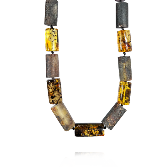 Male amber necklace with moss inclusions "Tiger"