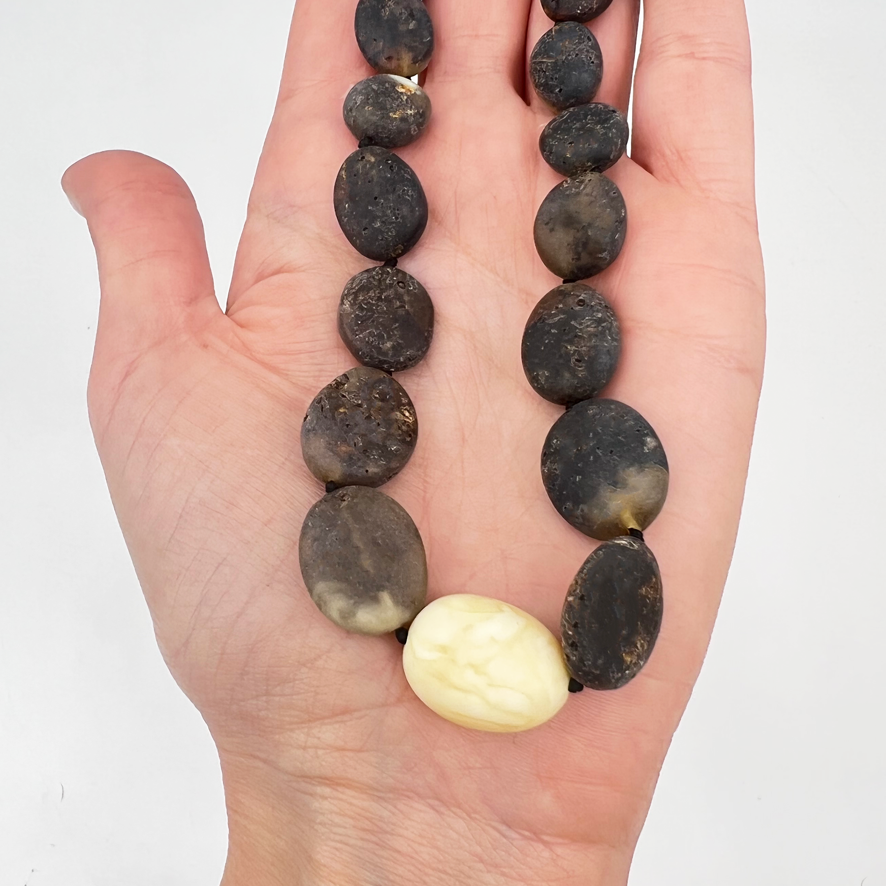 Amber necklace "Accent"