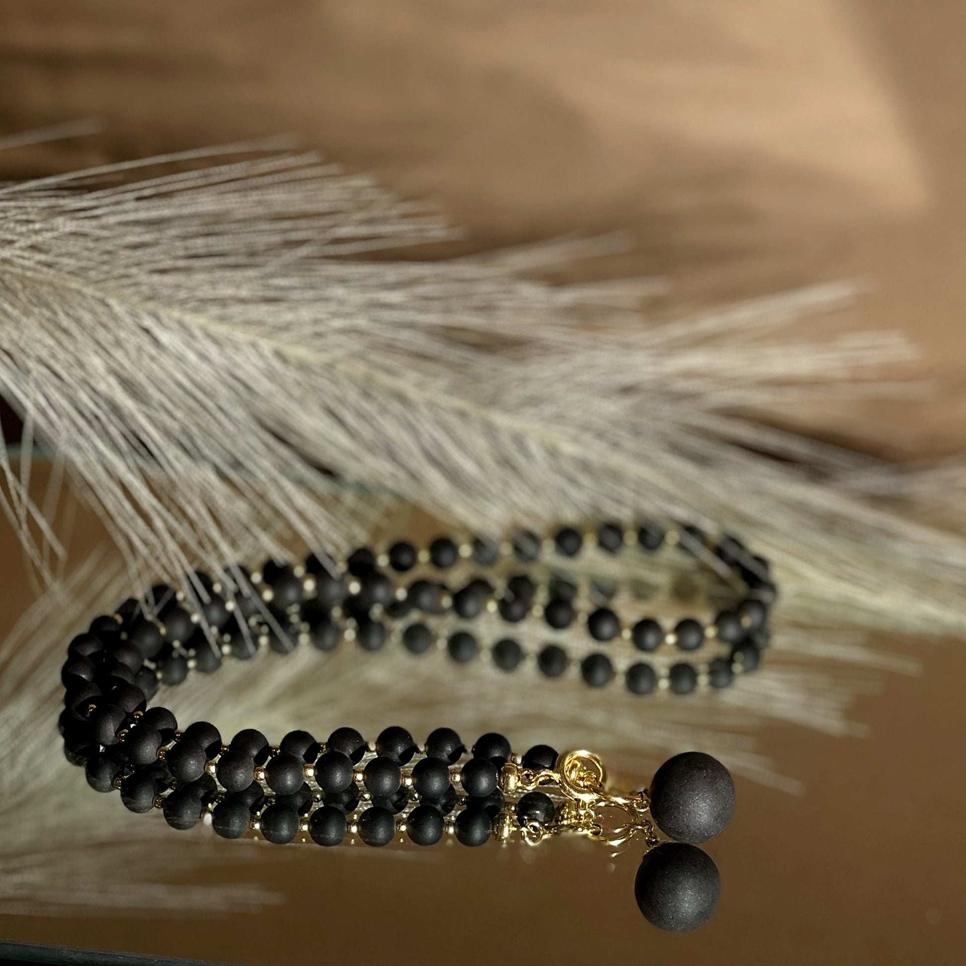 Black amber necklace "Bellum gold"